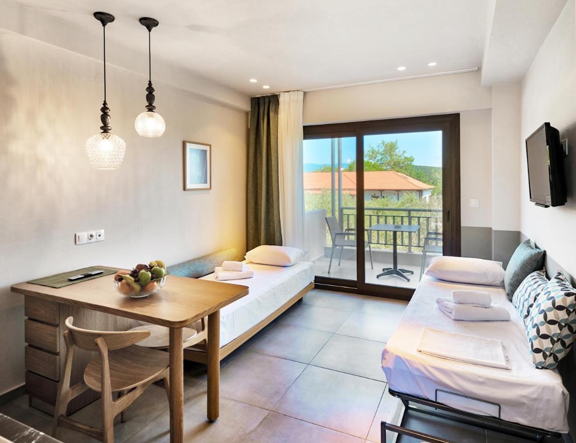 Dionysus Apartments & Suites Ierissós Esterno foto