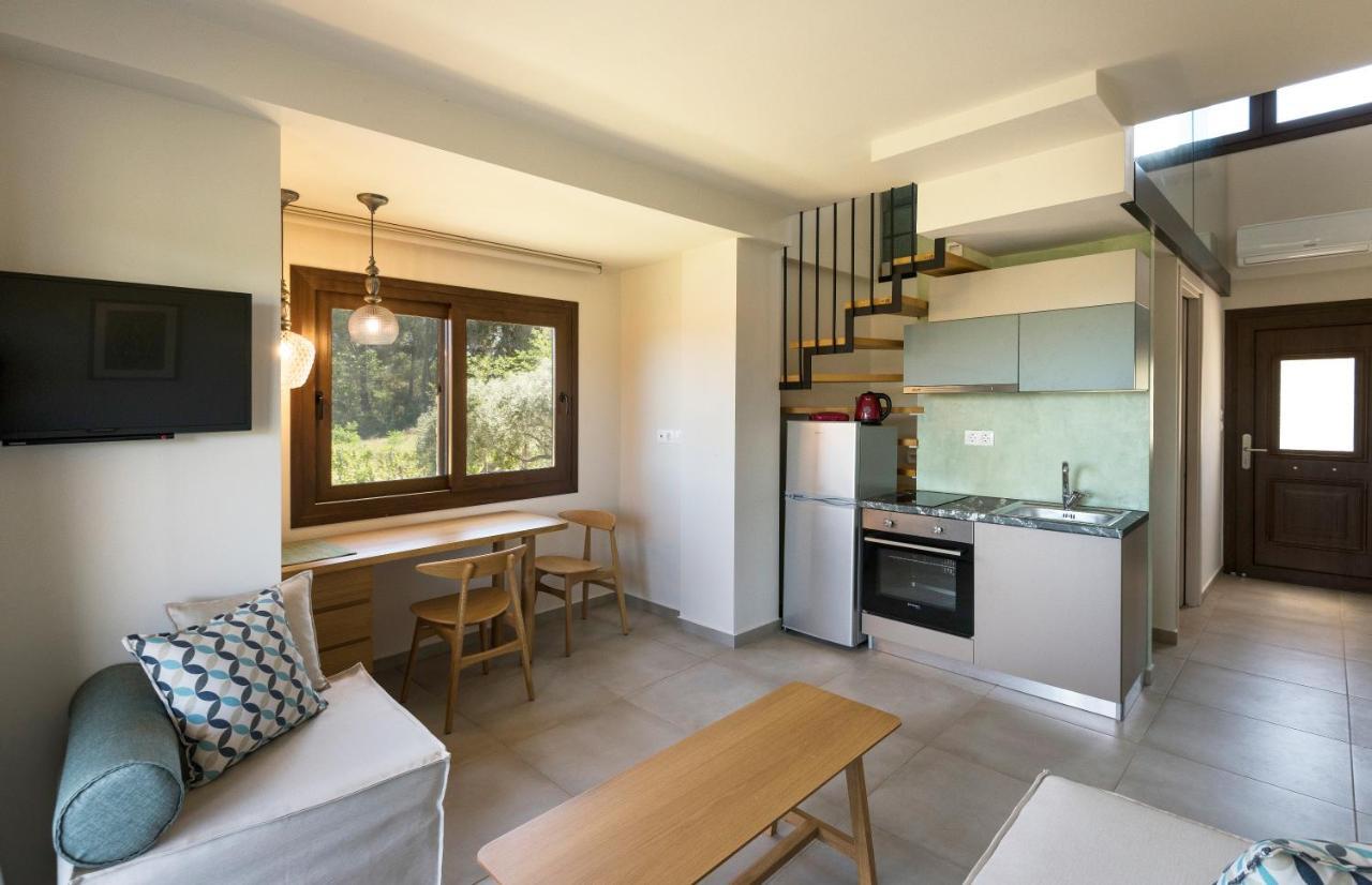 Dionysus Apartments & Suites Ierissós Esterno foto
