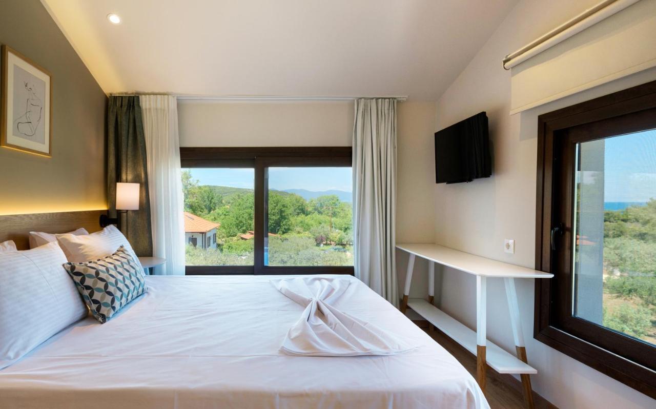 Dionysus Apartments & Suites Ierissós Esterno foto